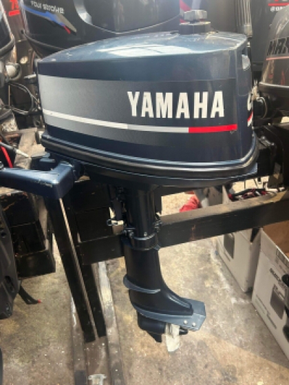 4HP Yamaha Short Shaft 2 Stroke Tiller Control 17Kg Outboard Very Low Use Original image